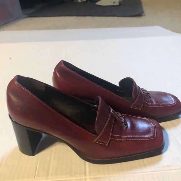 Gianni Bini Red Leather Heeled Loafers 2.5” Heels Size 6M - Picture 1 of 8